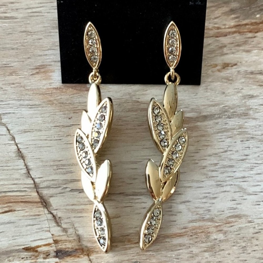 Dyrberg/Kern Akanda Swarovski crystal flower earrings